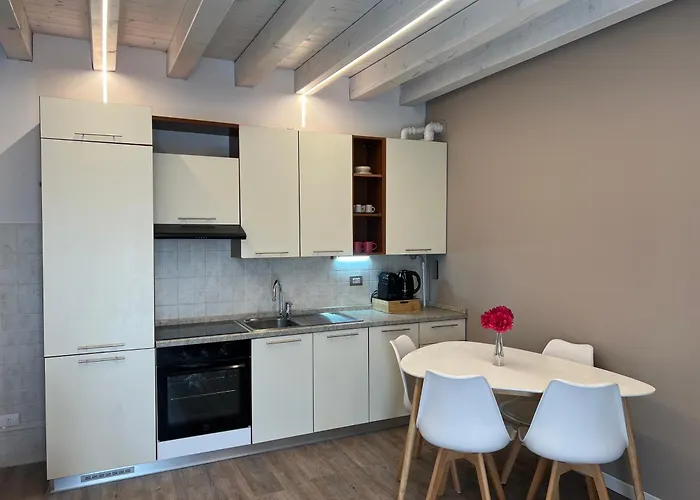 Apartment La Casa Ai Laghetti *