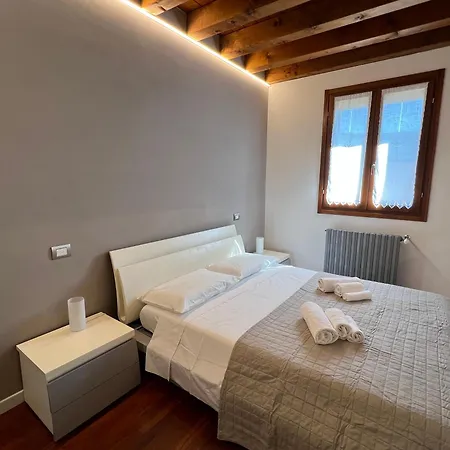 La Casa Ai Laghetti Апартаменты *